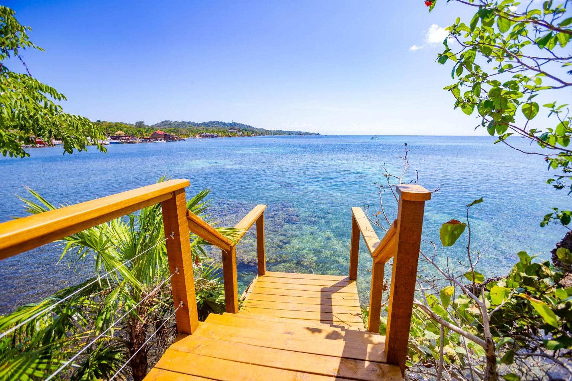 Awesome Over The Water Overlooking West End - Aire Agua Home Exterior foto